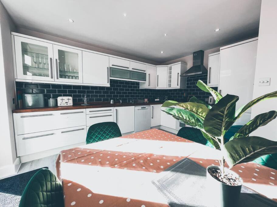Appartement Modern 3 Ground Floor Parking And Garden à Bornemouth Extérieur photo